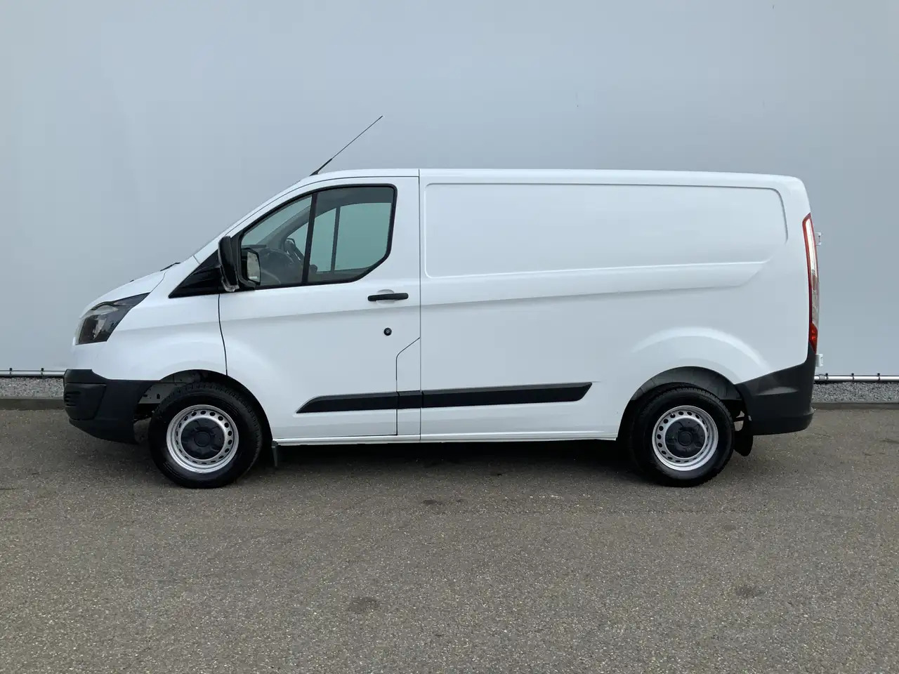 Ford Transit Custom 270 2.2 TDCI L1H1 Economy Edition Airco Cruise 3 Z - Gesloten bestelwagen: afbeelding 3 Ford Transit Custom 270 2.2 TDCI L1H1 Economy Edition Airco Cruise 3 Z - Gesloten bestelwagen: afbeelding 3