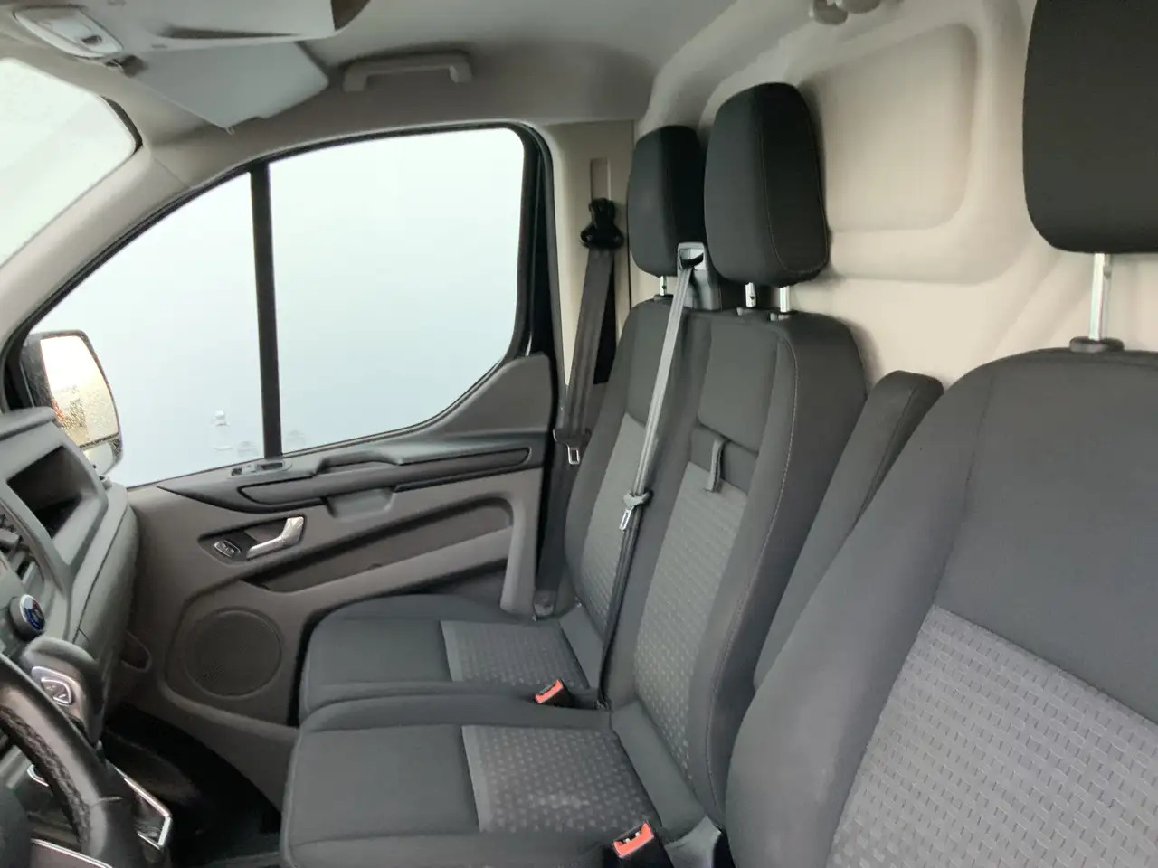 Ford Transit Custom 280 2.0 TDCI L1H1 Automaat Dub Schuifdeur Side Bar - Gesloten bestelwagen: afbeelding 4 Ford Transit Custom 280 2.0 TDCI L1H1 Automaat Dub Schuifdeur Side Bar - Gesloten bestelwagen: afbeelding 4