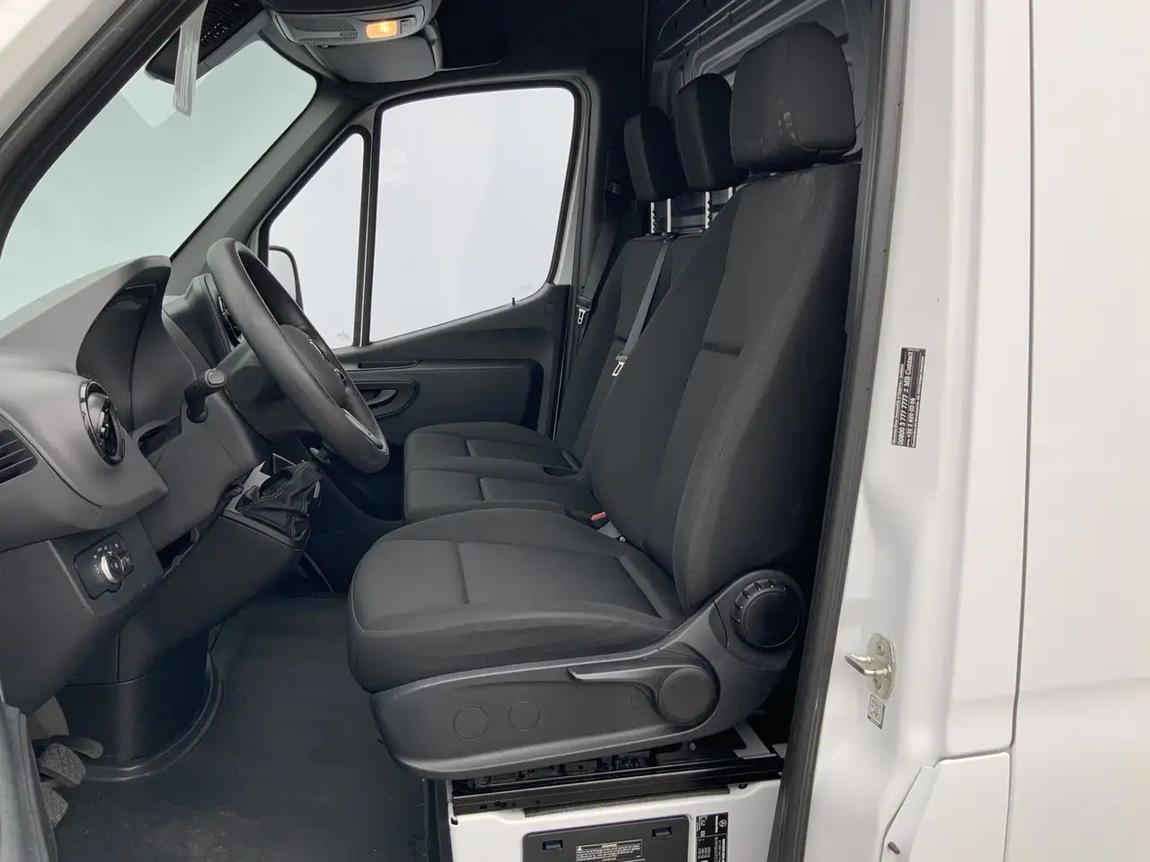 Mercedes-Benz Sprinter 314 2.2 CDI L2H2 Airco Camera Navi 3 Zits MBUX Sch - Gesloten bestelwagen: afbeelding 4 Mercedes-Benz Sprinter 314 2.2 CDI L2H2 Airco Camera Navi 3 Zits MBUX Sch - Gesloten bestelwagen: afbeelding 4