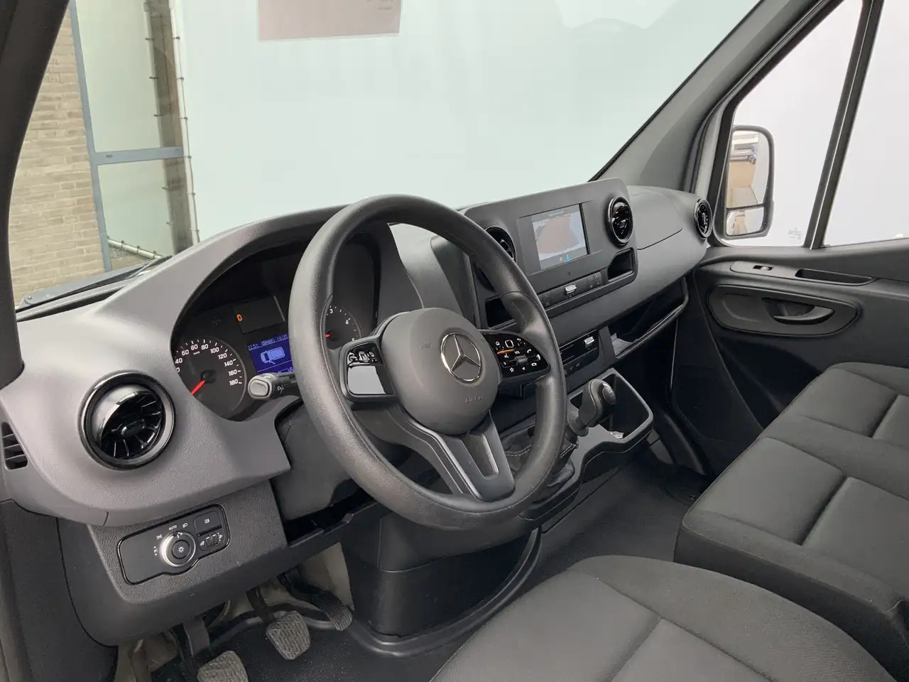 Mercedes-Benz Sprinter 314 2.2 CDI L2H2 Airco Camera Navi 3 Zits MBUX Sch - Gesloten bestelwagen: afbeelding 5 Mercedes-Benz Sprinter 314 2.2 CDI L2H2 Airco Camera Navi 3 Zits MBUX Sch - Gesloten bestelwagen: afbeelding 5