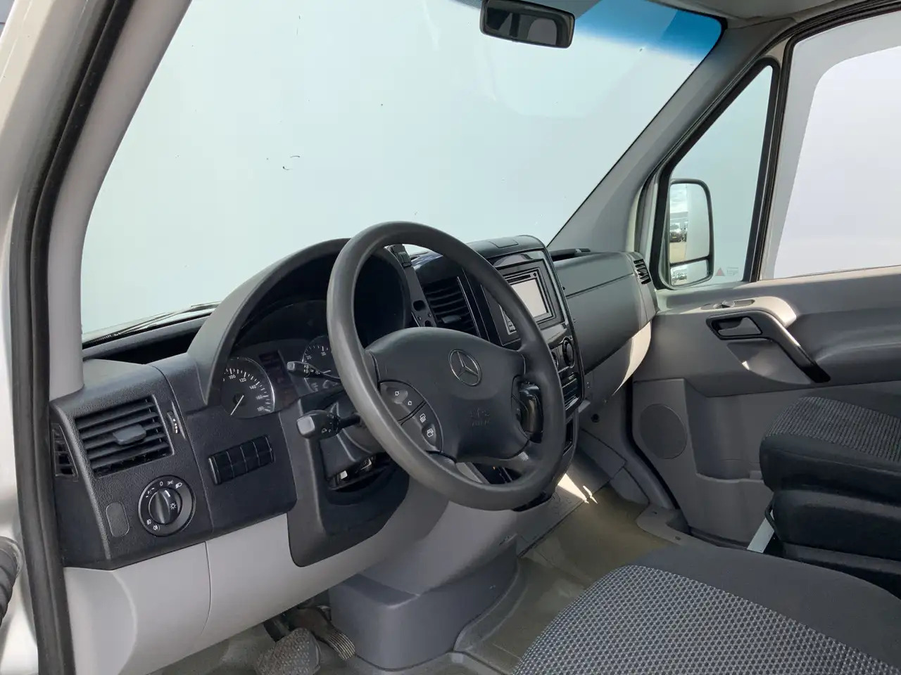 Mercedes-Benz Sprinter 318 3.0 CDI 366 L2 H2 Automaat Airco Cruise Camera - Gesloten bestelwagen: afbeelding 5 Mercedes-Benz Sprinter 318 3.0 CDI 366 L2 H2 Automaat Airco Cruise Camera - Gesloten bestelwagen: afbeelding 5