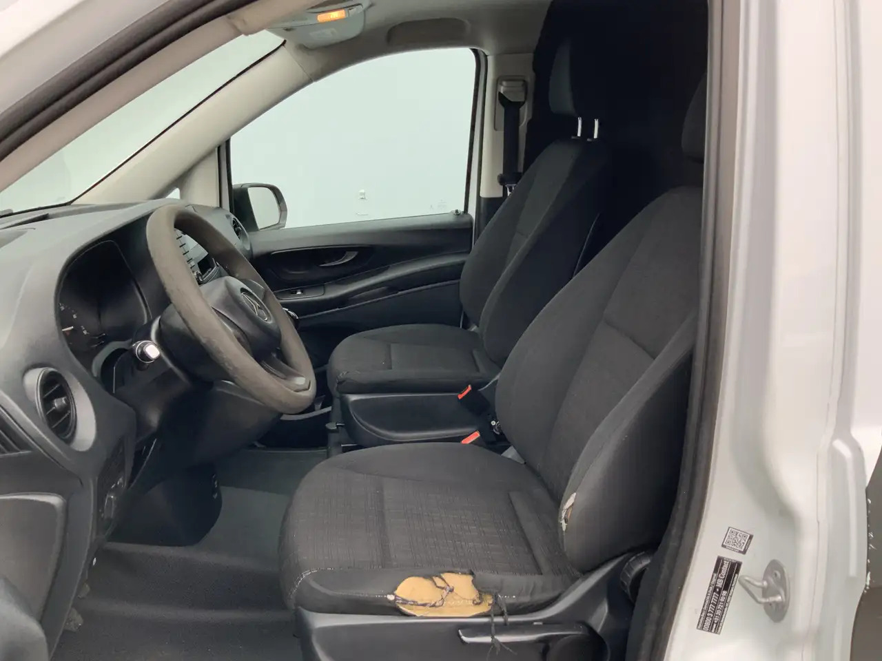 Mercedes-Benz Vito 111 CDI Functional Airco Trekhaak 2000 kg (Schades - Gesloten bestelwagen: afbeelding 4 Mercedes-Benz Vito 111 CDI Functional Airco Trekhaak 2000 kg (Schades - Gesloten bestelwagen: afbeelding 4