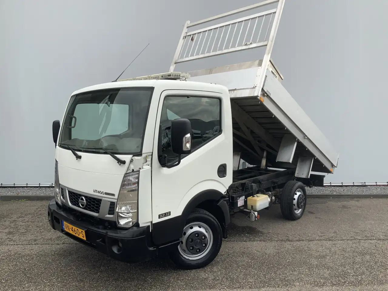 Nissan NT400 32.12 2.5 dCi 250 Kipper Trekhaak 2000 kg 3 - Kipper vrachtwagen: afbeelding 1 Nissan NT400 32.12 2.5 dCi 250 Kipper Trekhaak 2000 kg 3 - Kipper vrachtwagen: afbeelding 1