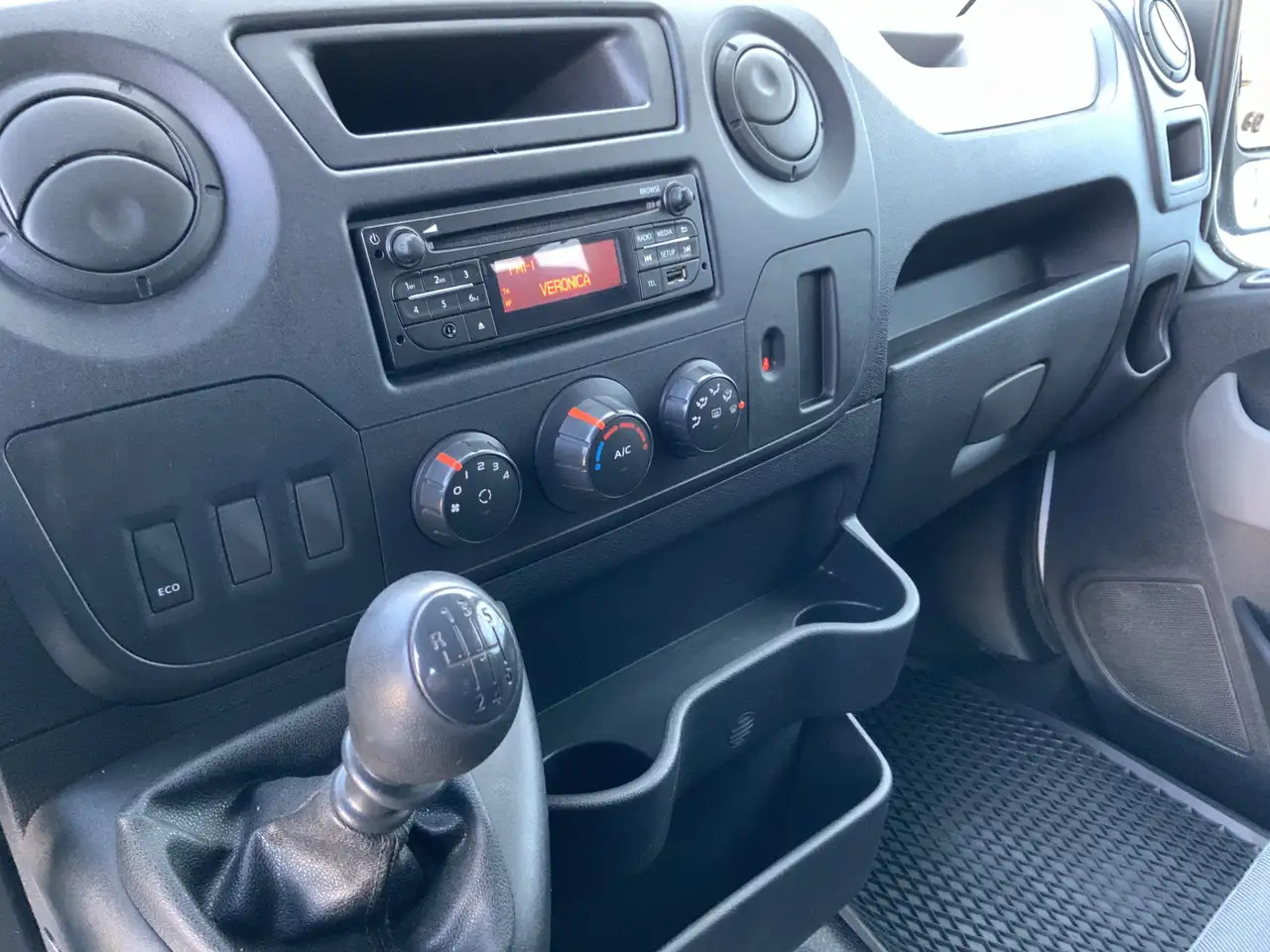 Nissan NV400 2.3 dCi L3H1 Dub Cab 3 Zijde Kipper Airco Bakmaat - Kipper bestelwagen: afbeelding 5 Nissan NV400 2.3 dCi L3H1 Dub Cab 3 Zijde Kipper Airco Bakmaat - Kipper bestelwagen: afbeelding 5