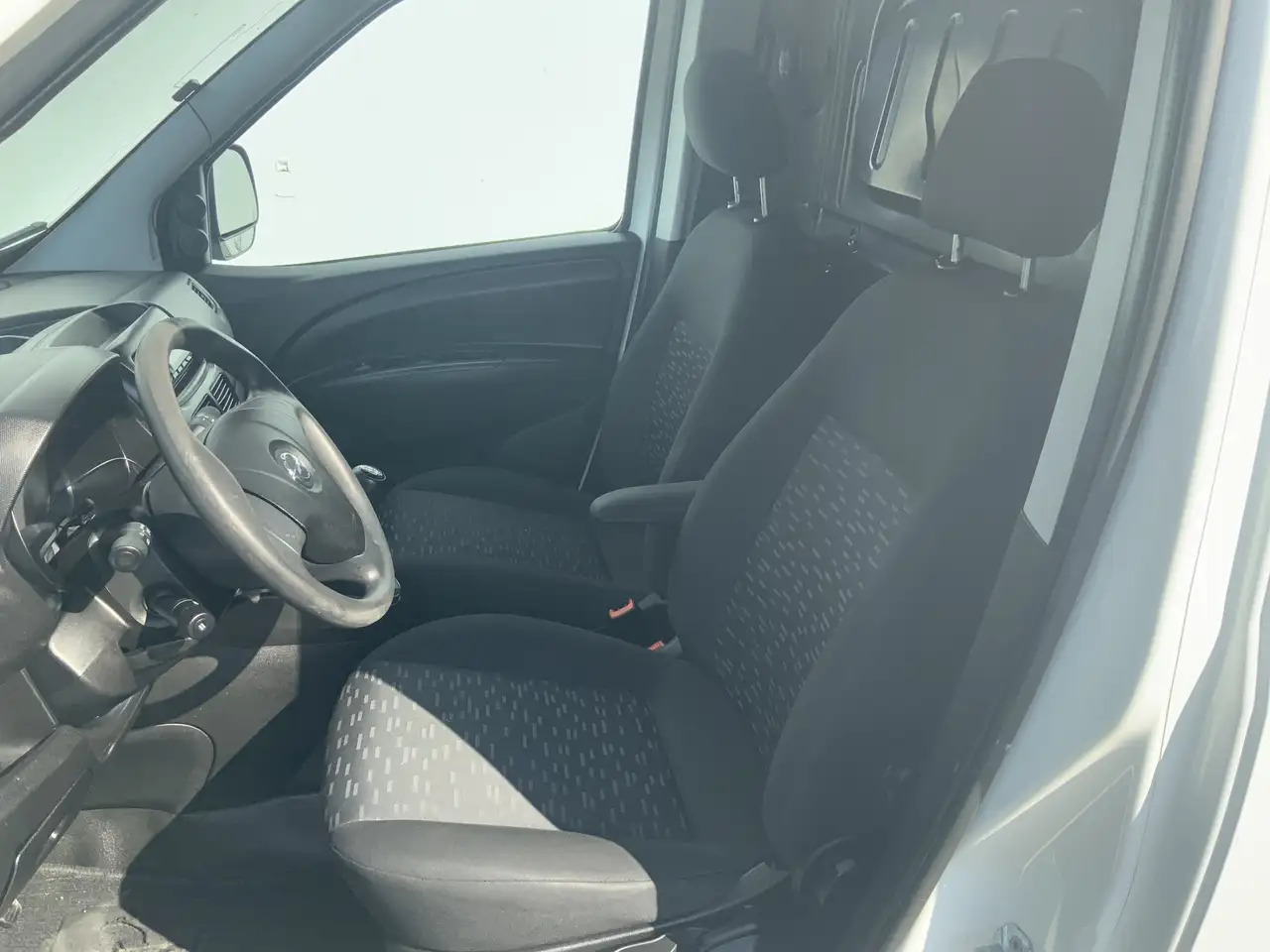 Opel Combo 1.3 CDTi L1H1 EXPORT ecoFLEX Edition Airco Trekhaa - Kleine bestelwagen: afbeelding 4 Opel Combo 1.3 CDTi L1H1 EXPORT ecoFLEX Edition Airco Trekhaa - Kleine bestelwagen: afbeelding 4
