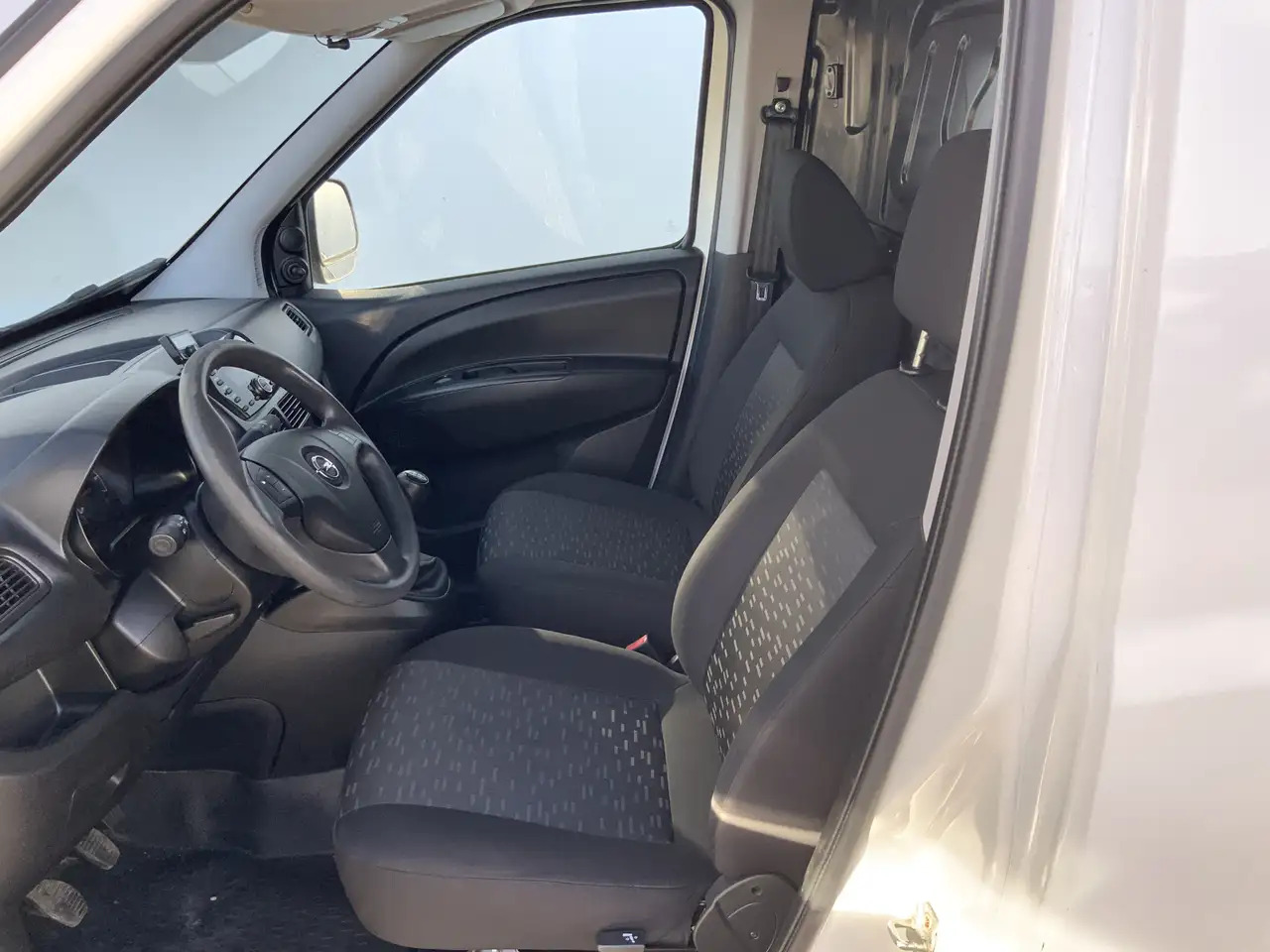 Opel Combo 1.3 CDTi L1H1 ecoFLEX Edition Airco Trekhaak 1000 - Kleine bestelwagen: afbeelding 4 Opel Combo 1.3 CDTi L1H1 ecoFLEX Edition Airco Trekhaak 1000 - Kleine bestelwagen: afbeelding 4