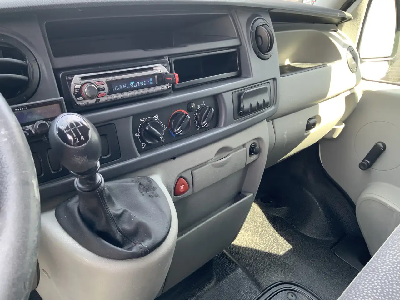 Opel Movano 1.9 CDTi L1H1(Koppeling Defect) 3 Zits Trekhaak 20 - Kleine bestelwagen: afbeelding 4 Opel Movano 1.9 CDTi L1H1(Koppeling Defect) 3 Zits Trekhaak 20 - Kleine bestelwagen: afbeelding 4