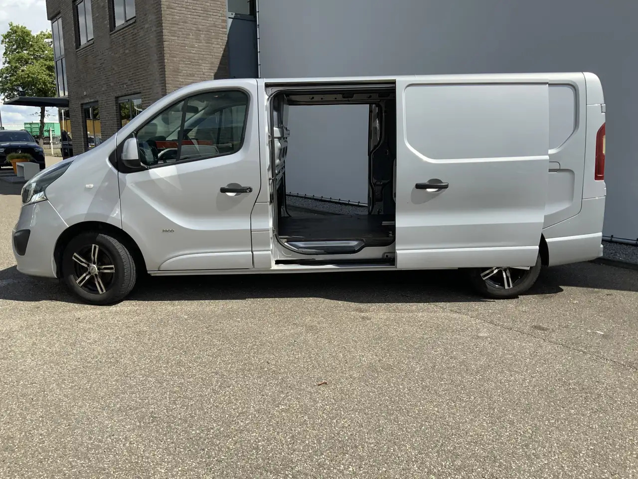 Opel Vivaro 1.6 CDTI L2H1 Sport EcoFlex (MOTOR DEFECT !!!!)Air - Gesloten bestelwagen: afbeelding 4 Opel Vivaro 1.6 CDTI L2H1 Sport EcoFlex (MOTOR DEFECT !!!!)Air - Gesloten bestelwagen: afbeelding 4