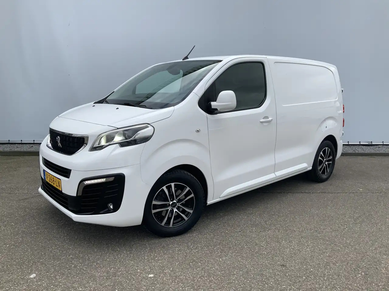 Peugeot Expert 227C 2.0 BlueHDI 150 Premium Pack Airco Cruise Cam - Gesloten bestelwagen: afbeelding 1 Peugeot Expert 227C 2.0 BlueHDI 150 Premium Pack Airco Cruise Cam - Gesloten bestelwagen: afbeelding 1