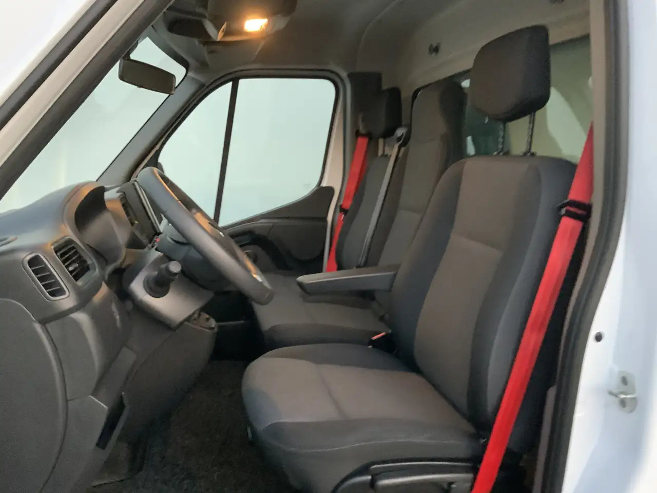 Renault Master T35 2.3 dCi 145 L3 Meubelbak&Klep Zijdeur Airco Cr - Bestelwagen gesloten laadbak: afbeelding 5 Renault Master T35 2.3 dCi 145 L3 Meubelbak&Klep Zijdeur Airco Cr - Bestelwagen gesloten laadbak: afbeelding 5