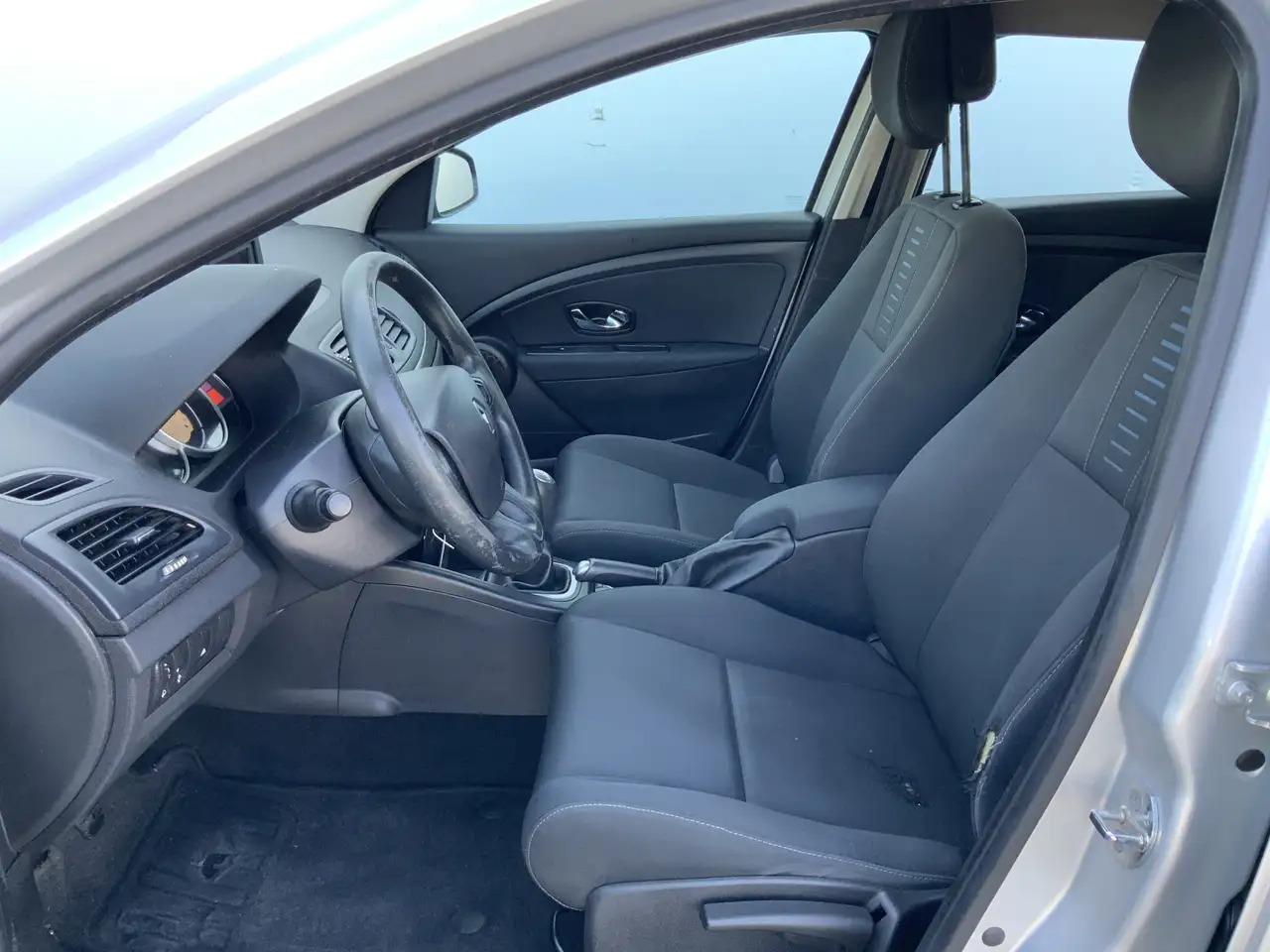 Renault Megane 1.5 dCi Expression Airco Navi Grijs Kenteken Euro - Personenwagen: afbeelding 4 Renault Megane 1.5 dCi Expression Airco Navi Grijs Kenteken Euro - Personenwagen: afbeelding 4