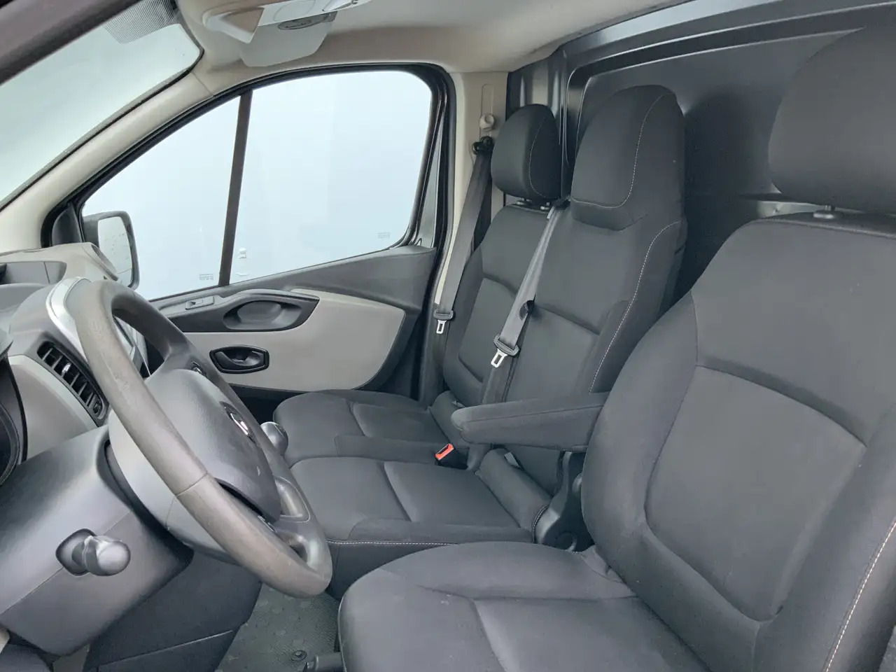 Renault Trafic 1.6 dCi T29 L2H1 Airco Cruise Trerkhaak 2000kg 3 Z - Gesloten bestelwagen: afbeelding 4 Renault Trafic 1.6 dCi T29 L2H1 Airco Cruise Trerkhaak 2000kg 3 Z - Gesloten bestelwagen: afbeelding 4