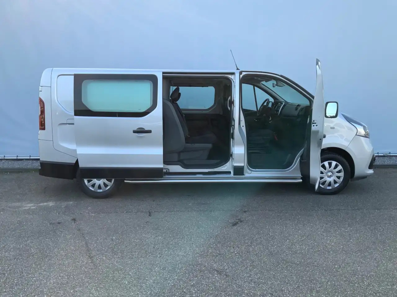 Renault Trafic 1.6 dCi T29 L2H1 Dub Cab Airco Camera Navi Trekhaa - Bestelwagen met dubbele cabine: afbeelding 5 Renault Trafic 1.6 dCi T29 L2H1 Dub Cab Airco Camera Navi Trekhaa - Bestelwagen met dubbele cabine: afbeelding 5