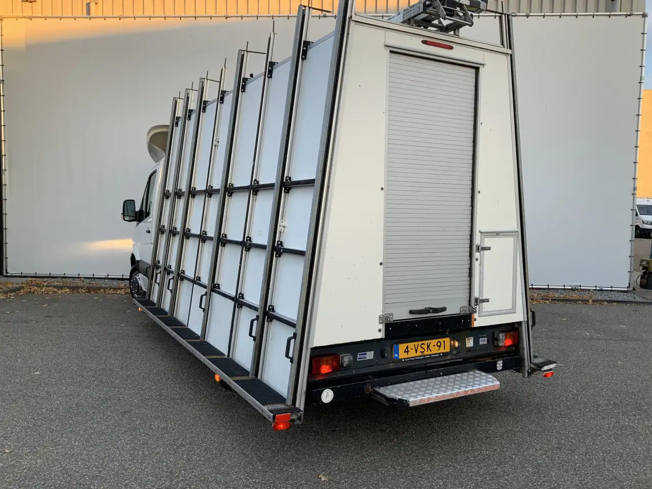 Volkswagen Crafter 35 2.0 TDI L3H1 Glasresteel Airco Cruise 3 Zits UI - Bestelwagen gesloten laadbak, Gemeentelijke machine/ Speciaal: afbeelding 2 Volkswagen Crafter 35 2.0 TDI L3H1 Glasresteel Airco Cruise 3 Zits UI - Bestelwagen gesloten laadbak, Gemeentelijke machine/ Speciaal: afbeelding 2