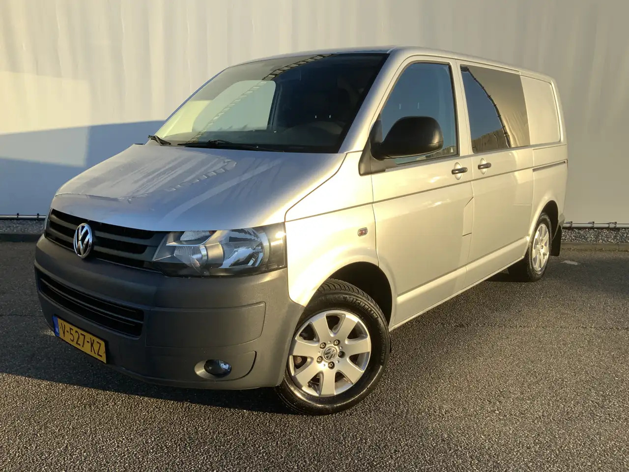 Volkswagen T5 Transporter 2.0 L1H2 Benzine Airco Navi Dub Schuifdeuren Leer - Gesloten bestelwagen: afbeelding 1 Volkswagen T5 Transporter 2.0 L1H2 Benzine Airco Navi Dub Schuifdeuren Leer - Gesloten bestelwagen: afbeelding 1