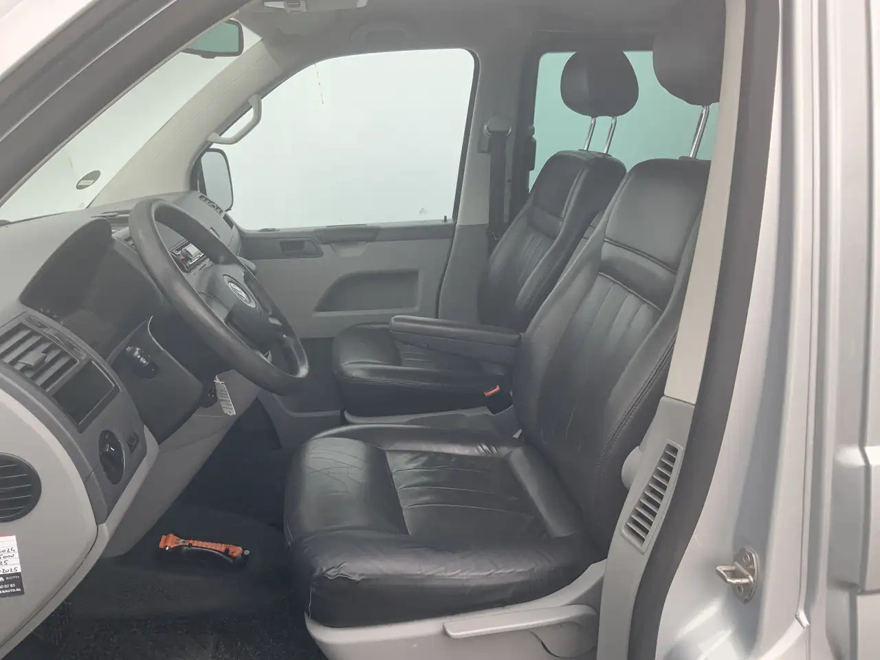 Volkswagen T5 Transporter 2.5 TDI 340 Automaat Trendline Dub Cab 5 Zits Leer - Bestelwagen met dubbele cabine: afbeelding 5 Volkswagen T5 Transporter 2.5 TDI 340 Automaat Trendline Dub Cab 5 Zits Leer - Bestelwagen met dubbele cabine: afbeelding 5