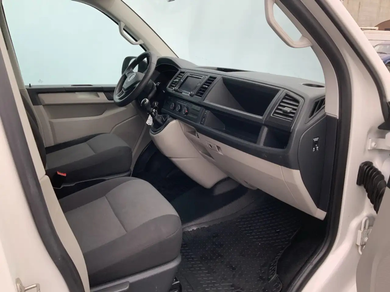 Volkswagen T6 Transporter 2.0 TDI L1H1 Comfortline Airco Navi Trekhaak 2200 - Gesloten bestelwagen: afbeelding 5 Volkswagen T6 Transporter 2.0 TDI L1H1 Comfortline Airco Navi Trekhaak 2200 - Gesloten bestelwagen: afbeelding 5