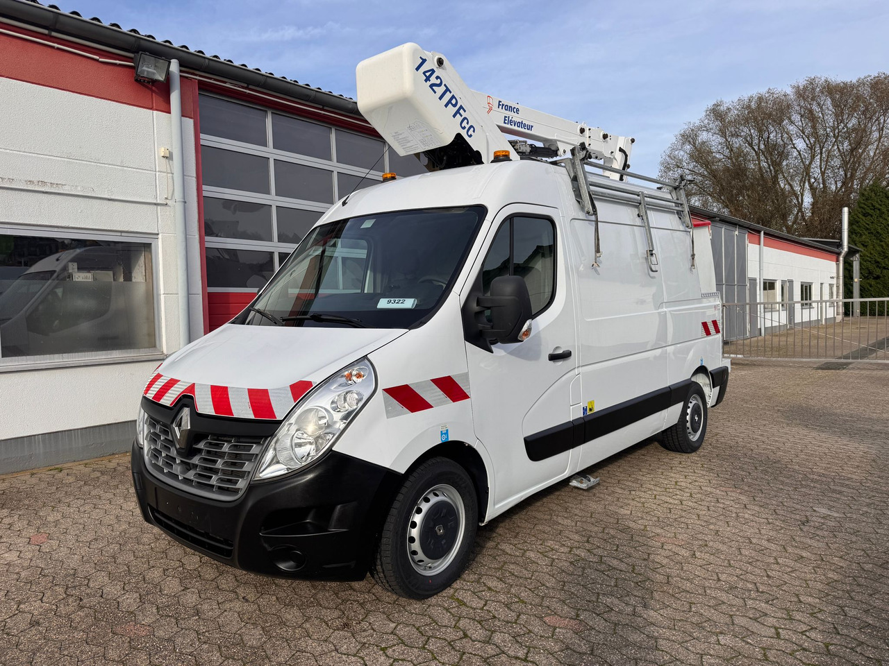 RENAULT Master Hubarbeitsbühne Steiger France Elevateur 142 TPFcc EURO 6Y - Vrachtwagen hoogwerker: afbeelding 1 RENAULT Master Hubarbeitsbühne Steiger France Elevateur 142 TPFcc EURO 6Y - Vrachtwagen hoogwerker: afbeelding 1