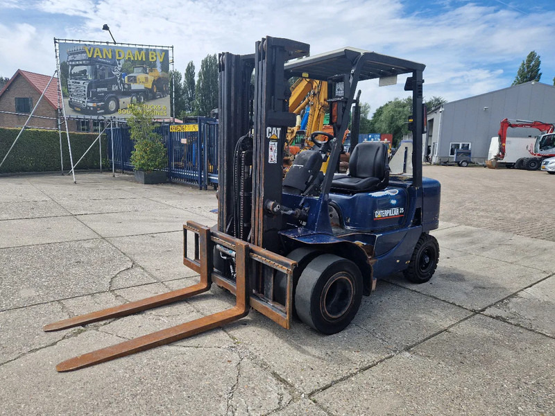 Caterpillar DP25K met breed vorkenbord - Diesel heftruck: afbeelding 1 Caterpillar DP25K met breed vorkenbord - Diesel heftruck: afbeelding 1