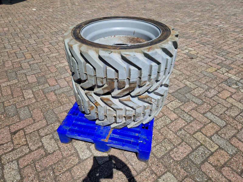 Onbekend 3x nieuwe OUTRIGGER volgeschuimde hoogwerkerband met velg - Band: afbeelding 1 Onbekend 3x nieuwe OUTRIGGER volgeschuimde hoogwerkerband met velg - Band: afbeelding 1