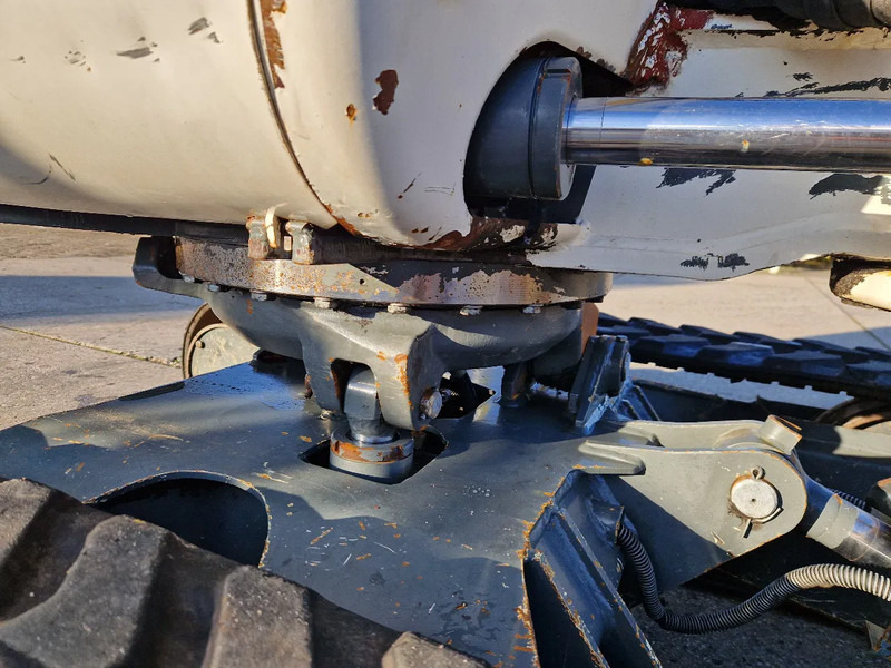 WACKER NEUSON 2404RD kan op een (berg)helling draaien - Minigraafmachine: afbeelding 3 WACKER NEUSON 2404RD kan op een (berg)helling draaien - Minigraafmachine: afbeelding 3