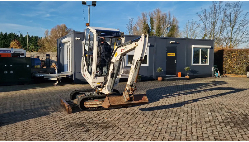 WACKER NEUSON 2404RD kan op een (berg)helling draaien - Minigraafmachine: afbeelding 1 WACKER NEUSON 2404RD kan op een (berg)helling draaien - Minigraafmachine: afbeelding 1