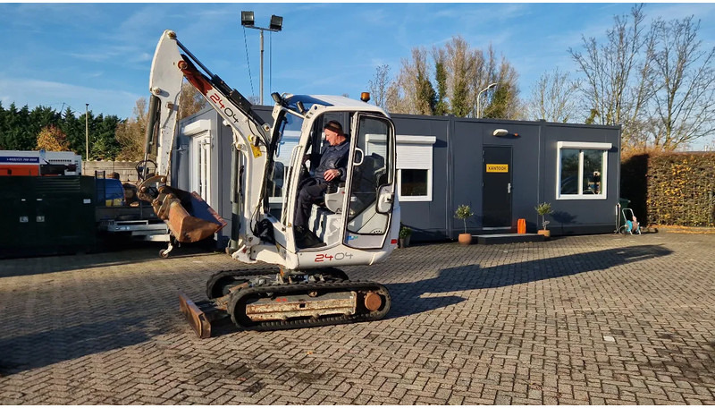 WACKER NEUSON 2404RD kan op een (berg)helling draaien - Minigraafmachine: afbeelding 2 WACKER NEUSON 2404RD kan op een (berg)helling draaien - Minigraafmachine: afbeelding 2