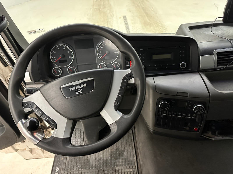 Interieur foto 2: Vrachtwagen met open laadbak, Kraanwagen MAN TGS 35.440 - 8x4 Interieur foto 2: Vrachtwagen met open laadbak, Kraanwagen MAN TGS 35.440 - 8x4