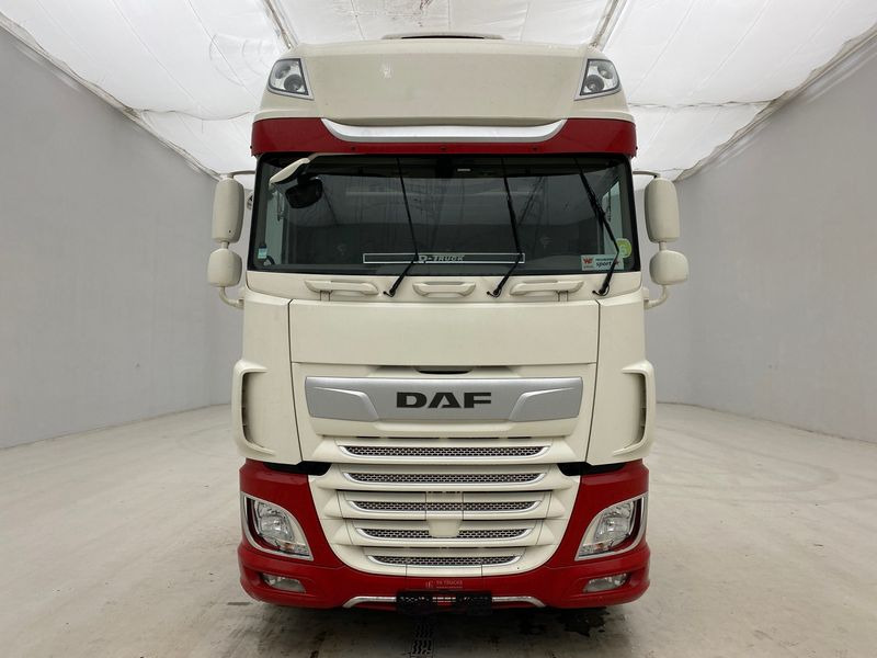 DAF XF105.530 Super Space Cab* - Trekker: afbeelding 2 DAF XF105.530 Super Space Cab* - Trekker: afbeelding 2