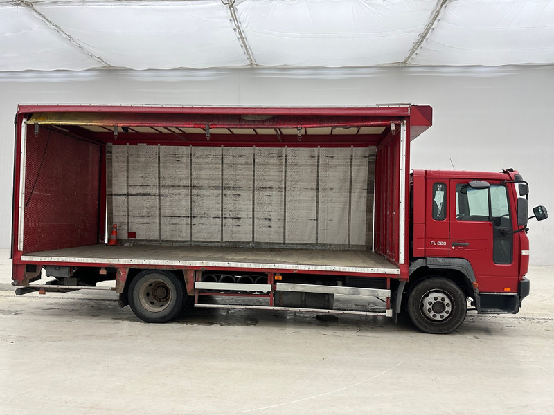 Volvo FL 220 - Schuifzeilen vrachtwagen: afbeelding 4 Volvo FL 220 - Schuifzeilen vrachtwagen: afbeelding 4