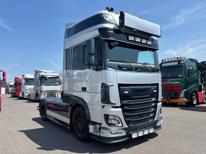 DAF XF 530 Super Spacecab Euro 6 Retarder - Trekker: afbeelding 2 DAF XF 530 Super Spacecab Euro 6 Retarder - Trekker: afbeelding 2