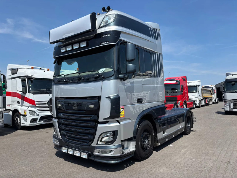 DAF XF 530 Super Spacecab Euro 6 Retarder - Trekker: afbeelding 1 DAF XF 530 Super Spacecab Euro 6 Retarder - Trekker: afbeelding 1