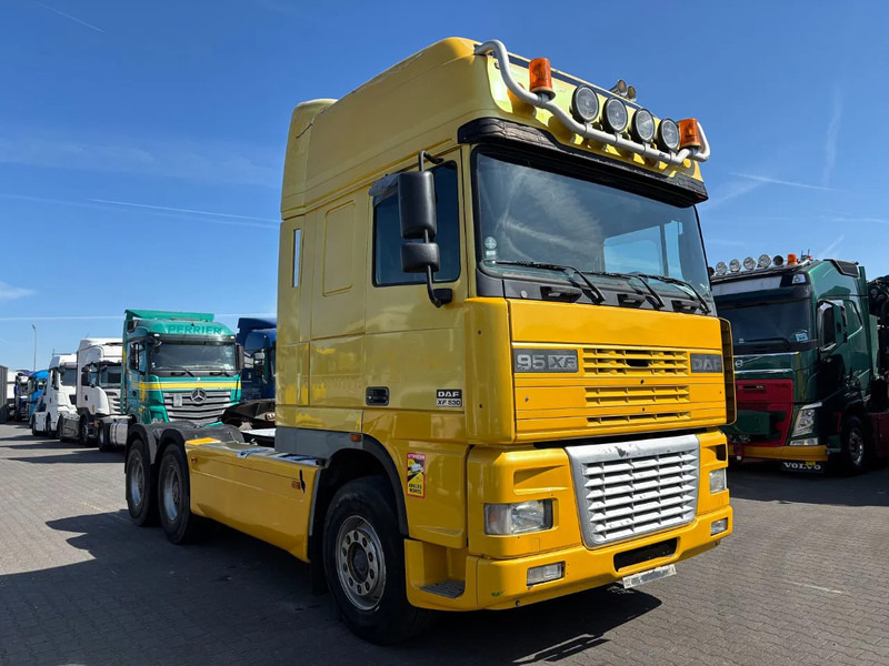 DAF XF 95.530 6X4 Super Spacecab Steelsuspension Manual geabox Euro 3 - Trekker: afbeelding 2 DAF XF 95.530 6X4 Super Spacecab Steelsuspension Manual geabox Euro 3 - Trekker: afbeelding 2