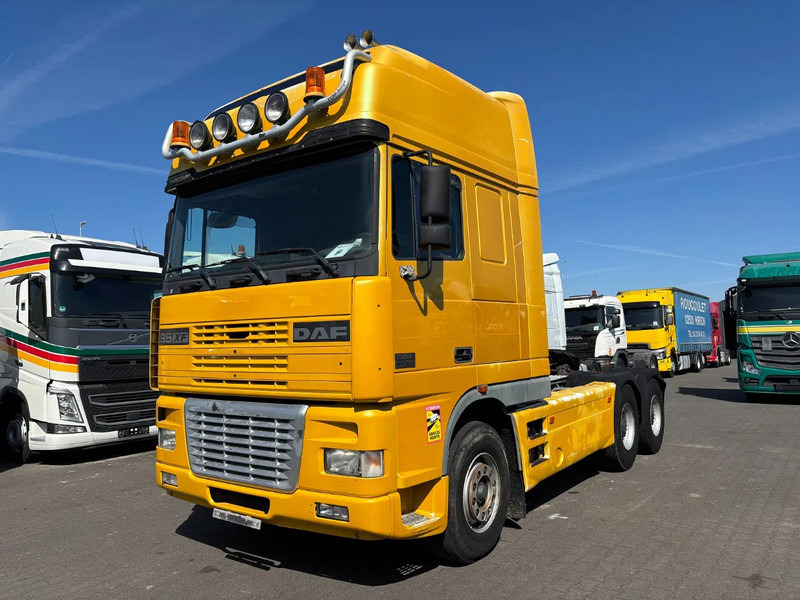 DAF XF 95.530 6X4 Super Spacecab Steelsuspension Manual geabox Euro 3 - Trekker: afbeelding 1 DAF XF 95.530 6X4 Super Spacecab Steelsuspension Manual geabox Euro 3 - Trekker: afbeelding 1
