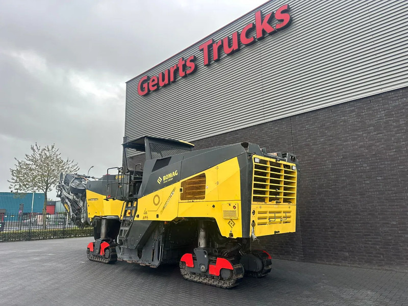 Bomag BM 2200/75 ASFALTFREES / ASPHALT MILLING MACHINE / COLD PLANER - Asfaltmachine: afbeelding 3 Bomag BM 2200/75 ASFALTFREES / ASPHALT MILLING MACHINE / COLD PLANER - Asfaltmachine: afbeelding 3