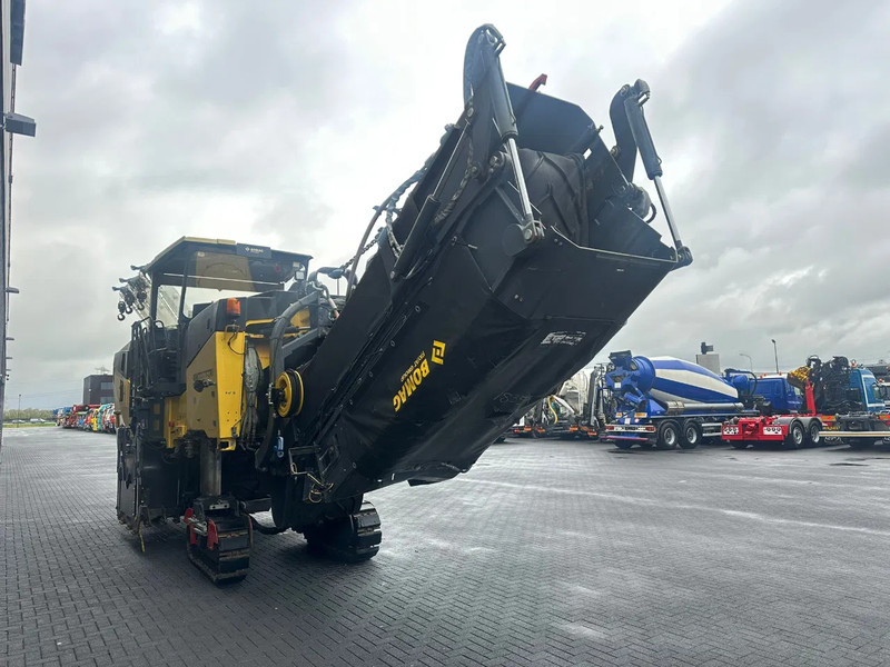 Bomag BM 2200/75 ASFALTFREES / ASPHALT MILLING MACHINE / COLD PLANER - Asfaltmachine: afbeelding 4 Bomag BM 2200/75 ASFALTFREES / ASPHALT MILLING MACHINE / COLD PLANER - Asfaltmachine: afbeelding 4