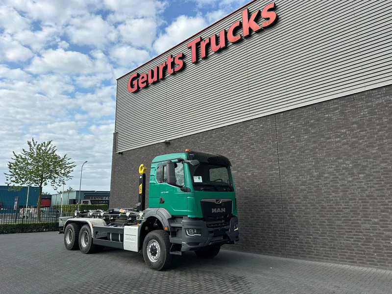 MAN TGS 33.480 6X6 HYVA LIFT 26-55-S HAAKARM / ABROLLKIPPER/ HOOKLIFT (NIEUWE/ NEU/ NEW) - Haakarmsysteem vrachtwagen: afbeelding 5 MAN TGS 33.480 6X6 HYVA LIFT 26-55-S HAAKARM / ABROLLKIPPER/ HOOKLIFT (NIEUWE/ NEU/ NEW) - Haakarmsysteem vrachtwagen: afbeelding 5