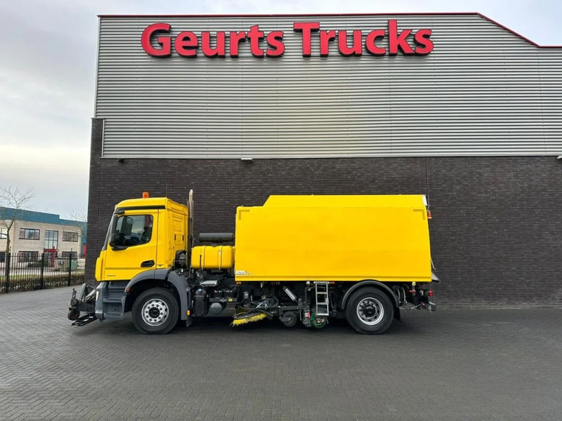 Mercedes-Benz Arocs 1824 4X2 BEAM A9000 SWEEPING TRUCK/ KEHRMASCHINE/VEEGWAGEN/FAHRBAHNREINIGER/AIRPORT CLEANER WITH MAGNET - Veegwagen: afbeelding 1 Mercedes-Benz Arocs 1824 4X2 BEAM A9000 SWEEPING TRUCK/ KEHRMASCHINE/VEEGWAGEN/FAHRBAHNREINIGER/AIRPORT CLEANER WITH MAGNET - Veegwagen: afbeelding 1
