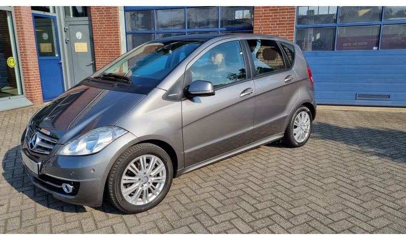 Mercedes-Benz A-Klasse A160 Automaat Elegance.airco.trekhaak. - Hatchback: afbeelding 1 Mercedes-Benz A-Klasse A160 Automaat Elegance.airco.trekhaak. - Hatchback: afbeelding 1