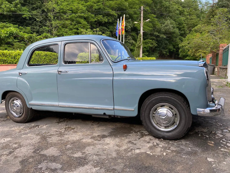 Mercedes-Benz ponton geheel gerestaureerd 180 - Personenwagen: afbeelding 4 Mercedes-Benz ponton geheel gerestaureerd 180 - Personenwagen: afbeelding 4