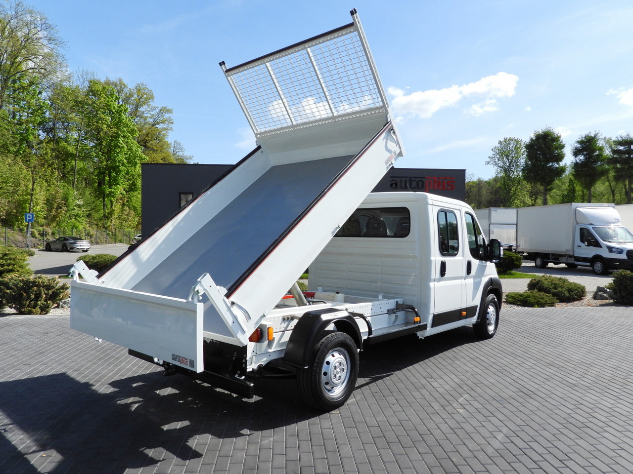 PEUGEOT BOXER TIPPER DOUBLE CABIN DOKA 7 SEATS CRUISE CONTROL AIR CONDITIONING 140HP - Bedrijfswagen: afbeelding 3 PEUGEOT BOXER TIPPER DOUBLE CABIN DOKA 7 SEATS CRUISE CONTROL AIR CONDITIONING 140HP - Bedrijfswagen: afbeelding 3
