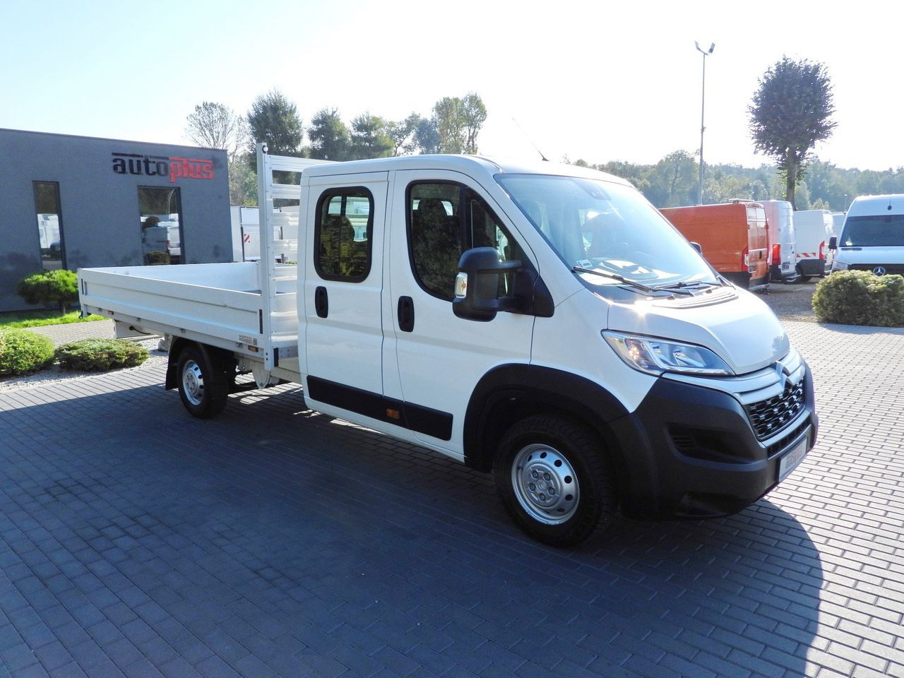 CITROEN JUMPER STAKE BODY DOUBLE CABIN DOKA 7 SEATS PNEUMATICS AIR CONDITIONING 140HP - Bestelwagen met open laadbak: afbeelding 4 CITROEN JUMPER STAKE BODY DOUBLE CABIN DOKA 7 SEATS PNEUMATICS AIR CONDITIONING 140HP - Bestelwagen met open laadbak: afbeelding 4