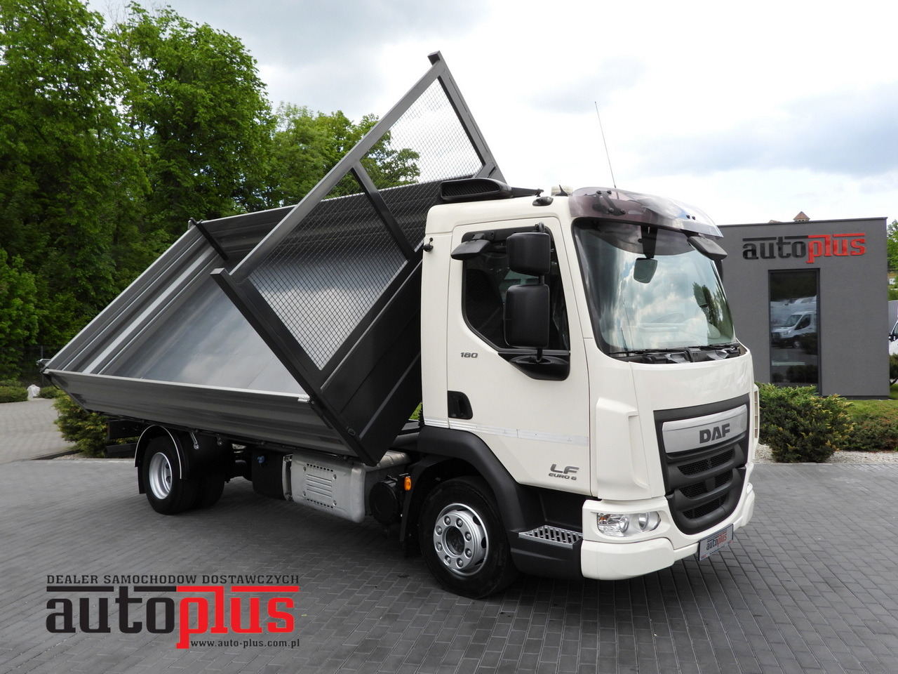 DAF LF 180 THREE-WAY TIPPER CRUISE CONTROL LED LIGHTS AUTOMATIC TRANSMISSION TWIN WHEELS AIR CONDITIONING 180HP - Kipper vrachtwagen: afbeelding 1 DAF LF 180 THREE-WAY TIPPER CRUISE CONTROL LED LIGHTS AUTOMATIC TRANSMISSION TWIN WHEELS AIR CONDITIONING 180HP - Kipper vrachtwagen: afbeelding 1