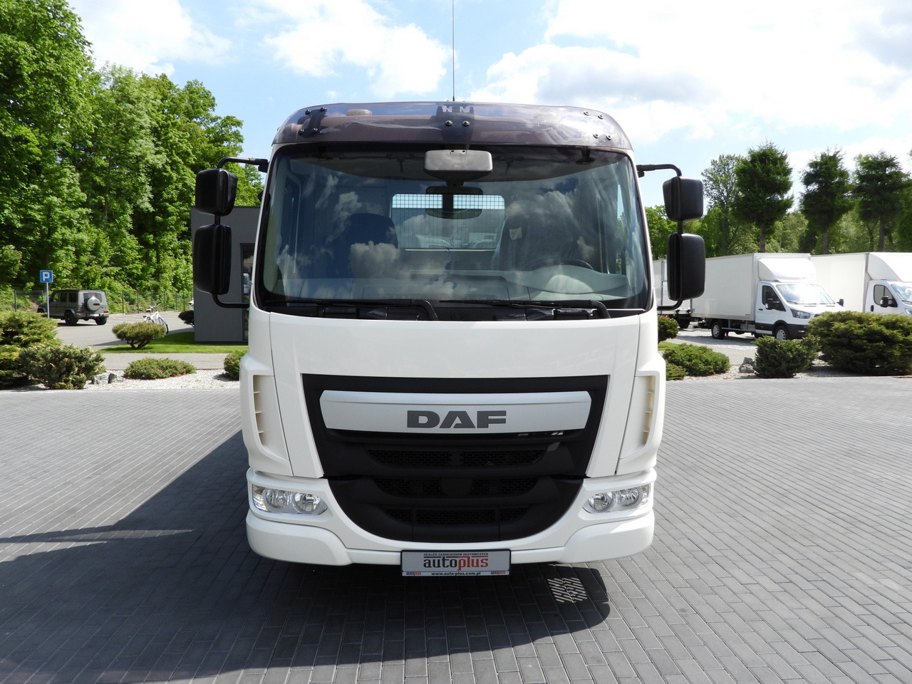 DAF LF 180 THREE-WAY TIPPER CRUISE CONTROL LED LIGHTS AUTOMATIC TRANSMISSION TWIN WHEELS AIR CONDITIONING 180HP - Kipper vrachtwagen: afbeelding 5 DAF LF 180 THREE-WAY TIPPER CRUISE CONTROL LED LIGHTS AUTOMATIC TRANSMISSION TWIN WHEELS AIR CONDITIONING 180HP - Kipper vrachtwagen: afbeelding 5