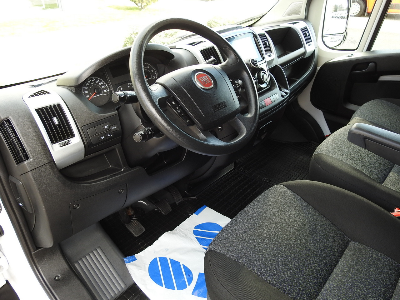 FIAT DUCATO BOX LIFT 8 PALLETS CRUISE CONTROL NAVIGATION LED LIGHTS AIR CONDITIONING 130HP - Bestelwagen gesloten laadbak: afbeelding 2 FIAT DUCATO BOX LIFT 8 PALLETS CRUISE CONTROL NAVIGATION LED LIGHTS AIR CONDITIONING 130HP - Bestelwagen gesloten laadbak: afbeelding 2