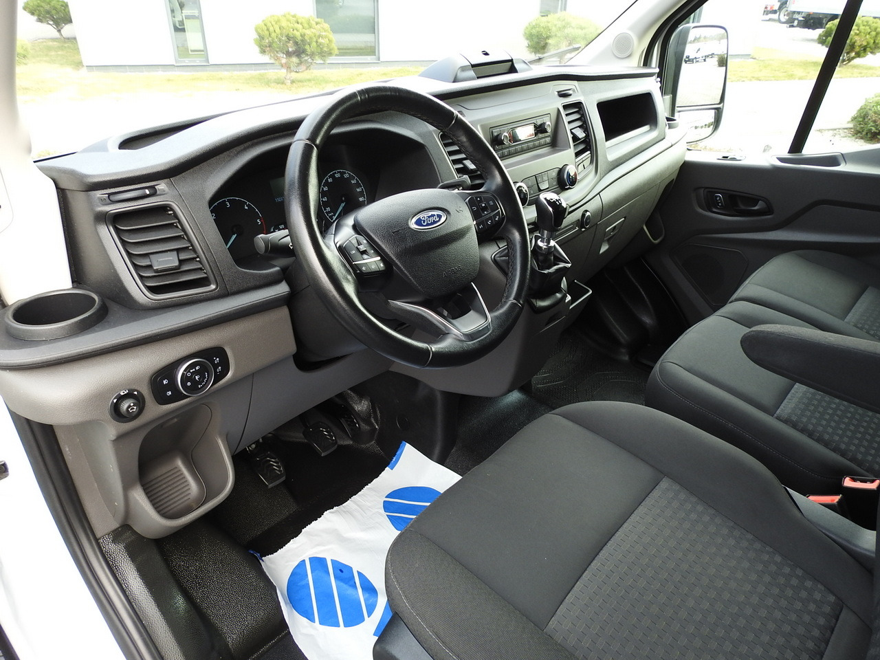 FORD TRANSIT BOX DELIVERY VAN 6 SEATS CRUISE CONTROL LED LIGHTS AIR CONDITIONING 180HP - Gesloten bestelwagen: afbeelding 2 FORD TRANSIT BOX DELIVERY VAN 6 SEATS CRUISE CONTROL LED LIGHTS AIR CONDITIONING 180HP - Gesloten bestelwagen: afbeelding 2