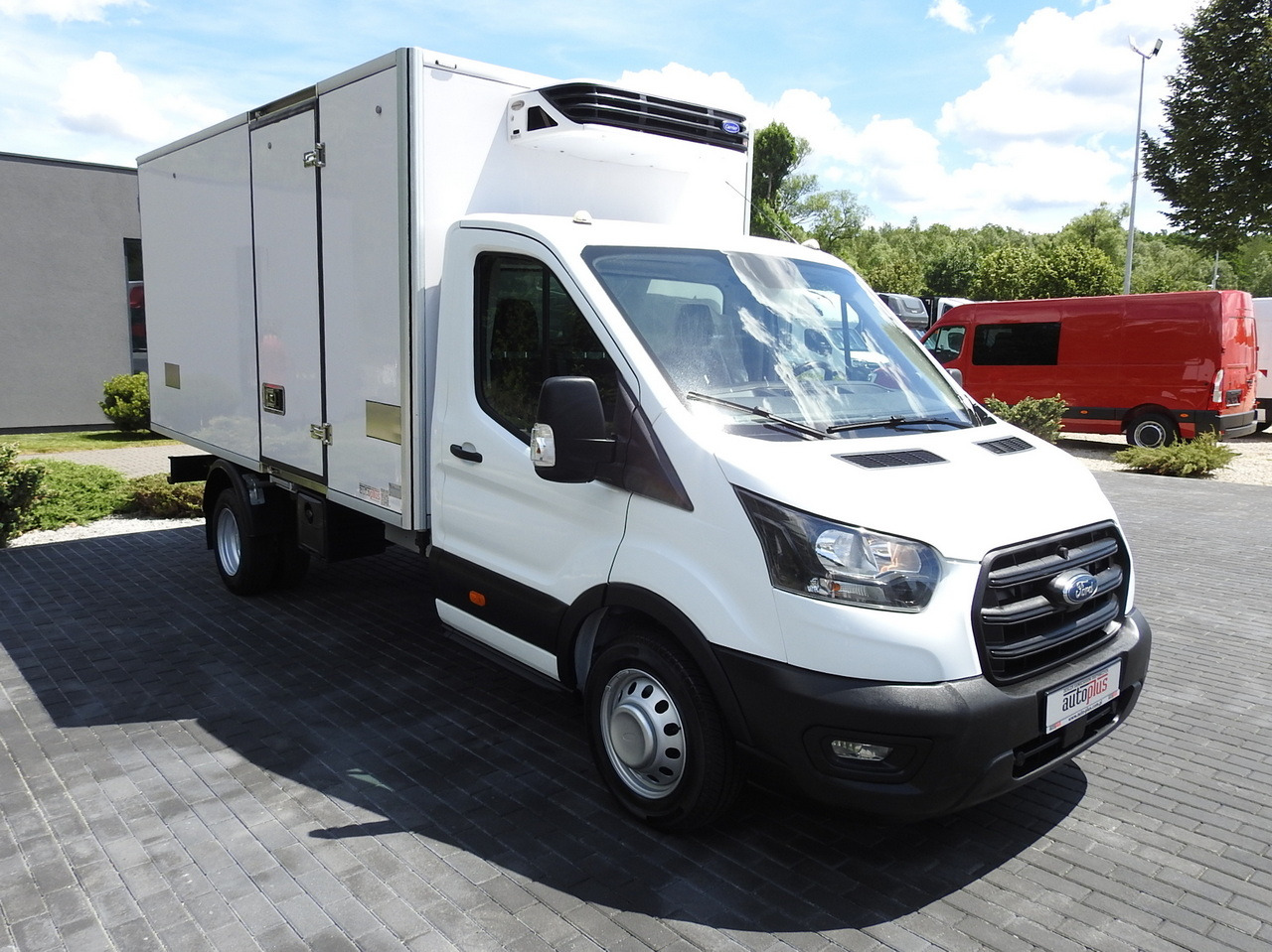 FORD TRANSIT REGRIGERATOR BOX 0*C POWER SUPPLY 230V CRUISE CONTROL AIR CONDITIONING TWIN WHEELS 170HP - Koelwagen: afbeelding 4 FORD TRANSIT REGRIGERATOR BOX 0*C POWER SUPPLY 230V CRUISE CONTROL AIR CONDITIONING TWIN WHEELS 170HP - Koelwagen: afbeelding 4