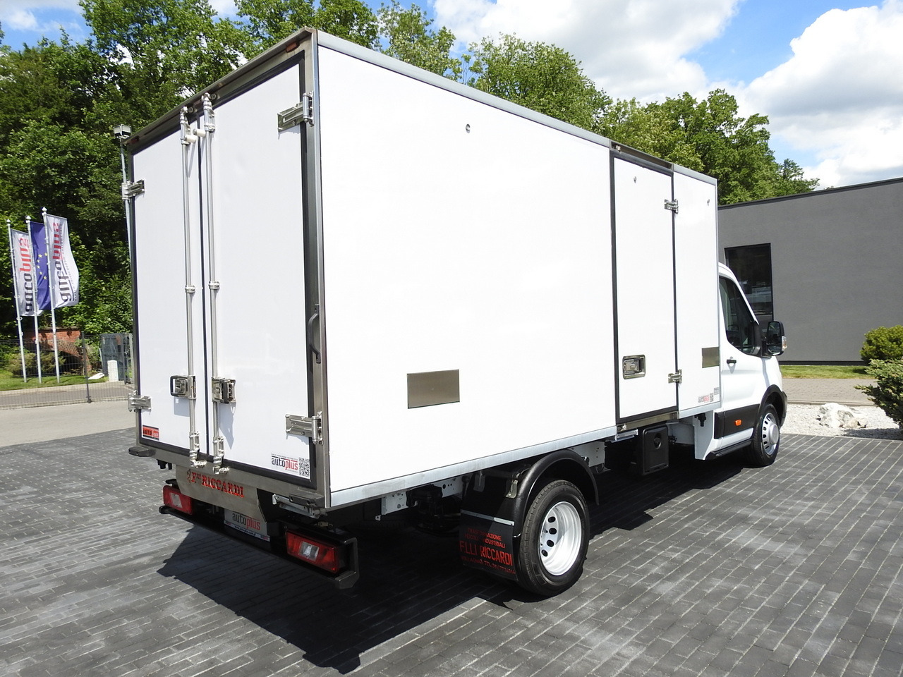 FORD TRANSIT REGRIGERATOR BOX 0*C POWER SUPPLY 230V CRUISE CONTROL AIR CONDITIONING TWIN WHEELS 170HP - Koelwagen: afbeelding 3 FORD TRANSIT REGRIGERATOR BOX 0*C POWER SUPPLY 230V CRUISE CONTROL AIR CONDITIONING TWIN WHEELS 170HP - Koelwagen: afbeelding 3