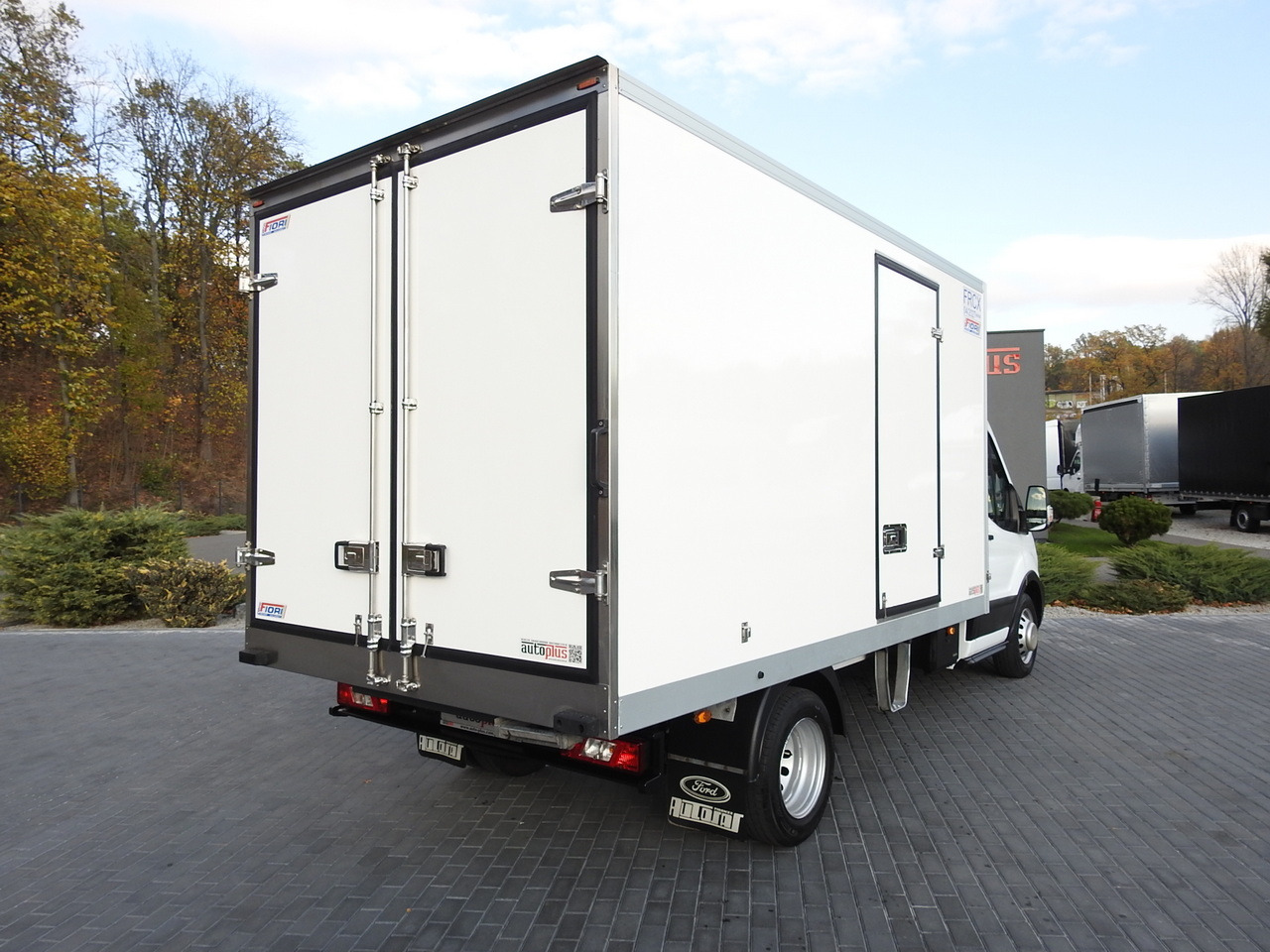 FORD TRANSIT REGRIGERATOR BOX -10*C POWER SUPPLY 230V CRUISE CONTROL AIR CONDITIONING LED LIGHTS PNEUMATICS TWIN WHEELS 130HP - Koelwagen: afbeelding 3 FORD TRANSIT REGRIGERATOR BOX -10*C POWER SUPPLY 230V CRUISE CONTROL AIR CONDITIONING LED LIGHTS PNEUMATICS TWIN WHEELS 130HP - Koelwagen: afbeelding 3