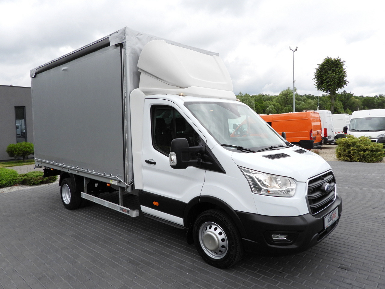 FORD TRANSIT TARPAULIN 8 PALLETS CRUISE CONTROL LED LIGHTS TWIN WHEELS AIR CONDITIONING 130HP - Huifzeil bedrijfswagen: afbeelding 4 FORD TRANSIT TARPAULIN 8 PALLETS CRUISE CONTROL LED LIGHTS TWIN WHEELS AIR CONDITIONING 130HP - Huifzeil bedrijfswagen: afbeelding 4